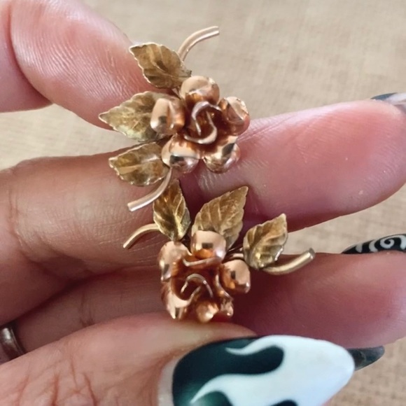 21-Krementz Vintage Gold & Rose gold earrings - Picture 8 of 8